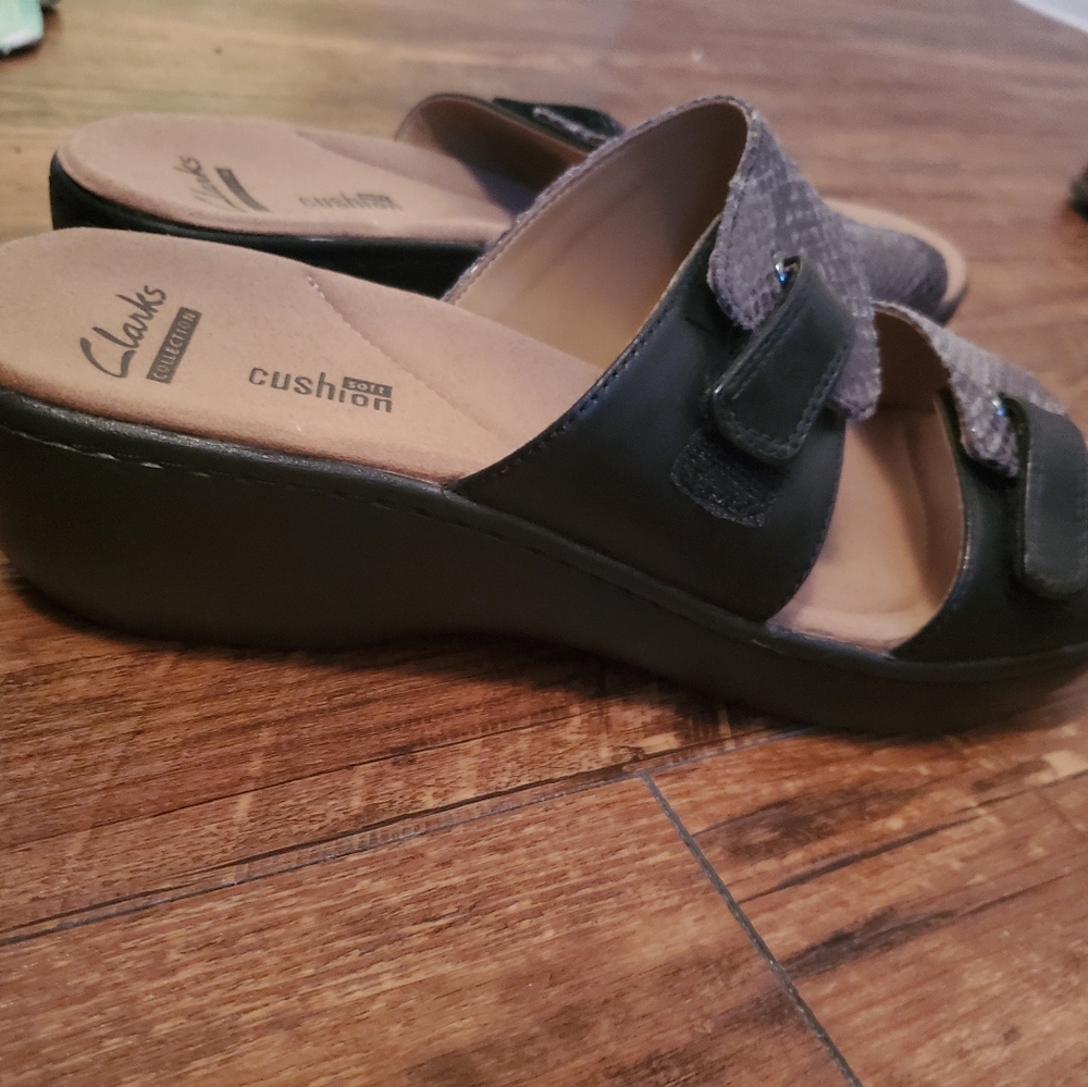 Clark's Delana Fenela Black Snake slides sz 9 - Picture 3 of 3